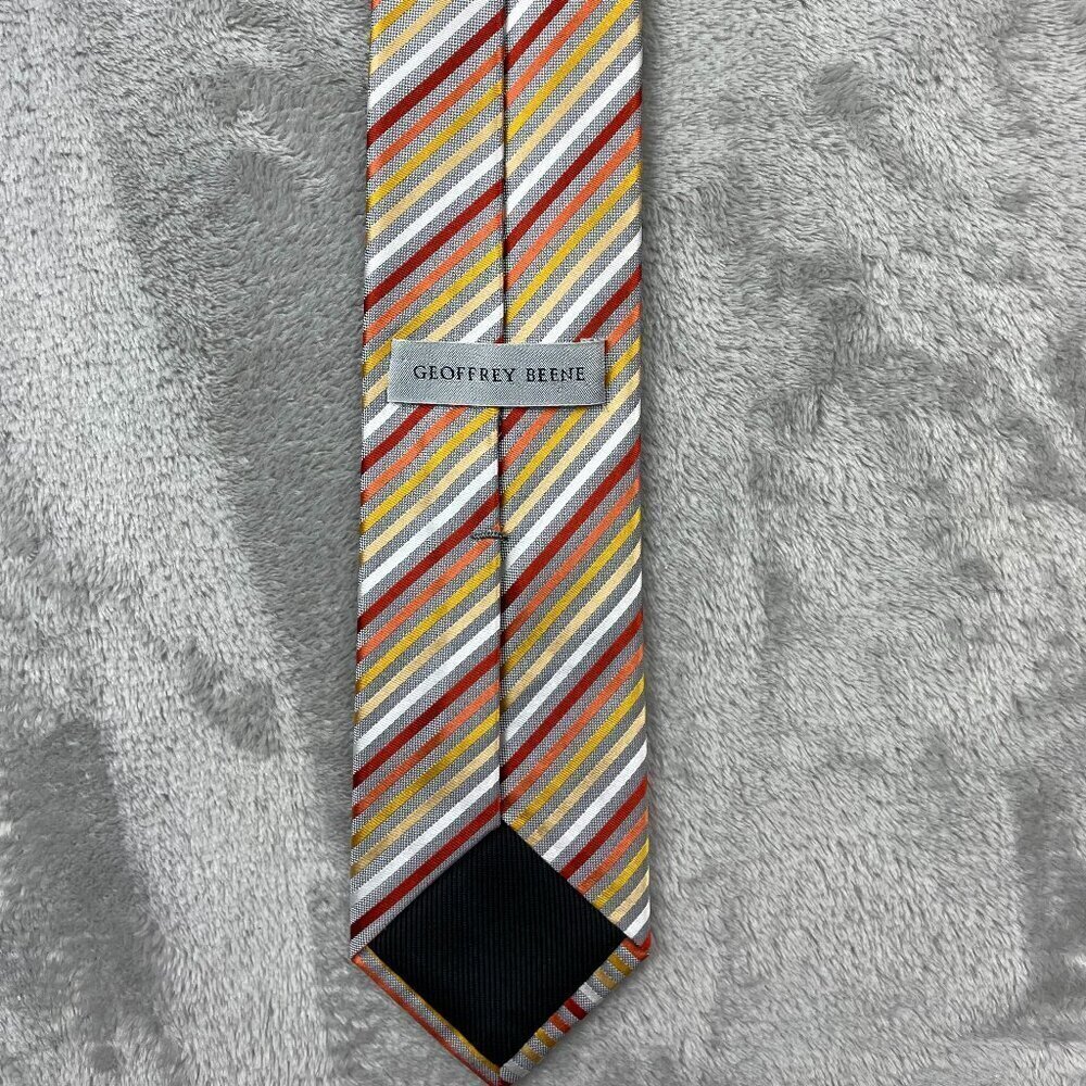 Geoffrey Beene Men's Classic 100% Silk Neck Tie - Picture 4 of 6